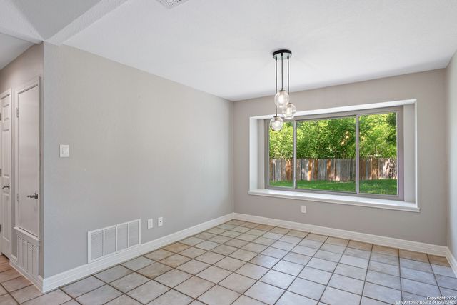 9400 Woodland Hills, San Antonio, TX 78250