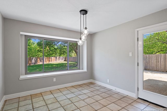 9400 Woodland Hills, San Antonio, TX 78250