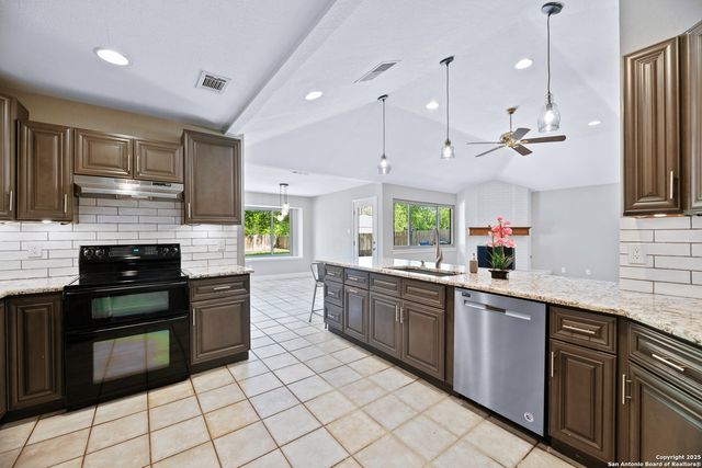 9400 Woodland Hills, San Antonio, TX 78250