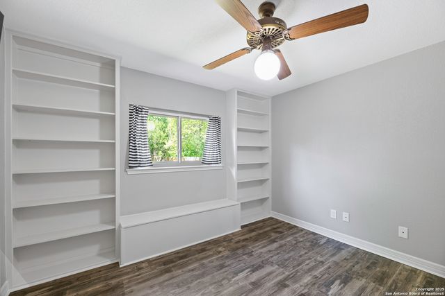 9400 Woodland Hills, San Antonio, TX 78250