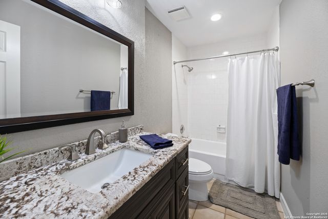 9400 Woodland Hills, San Antonio, TX 78250
