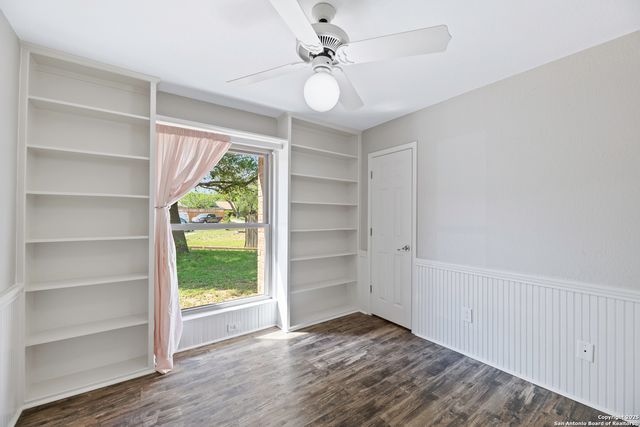 9400 Woodland Hills, San Antonio, TX 78250
