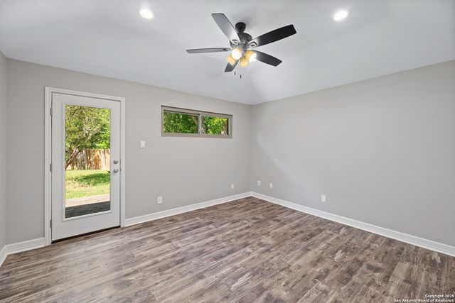 9400 Woodland Hills, San Antonio, TX 78250