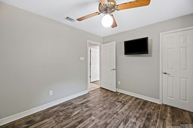 9400 Woodland Hills, San Antonio, TX 78250