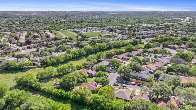 9400 Woodland Hills, San Antonio, TX 78250