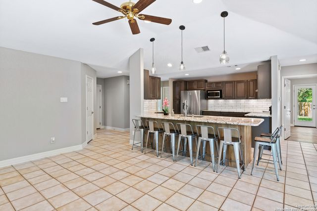 9400 Woodland Hills, San Antonio, TX 78250