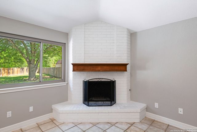 9400 Woodland Hills, San Antonio, TX 78250