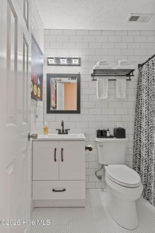 111 NW 10th Street, Oak Island, NC 28465