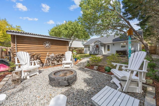 111 NW 10th Street, Oak Island, NC 28465