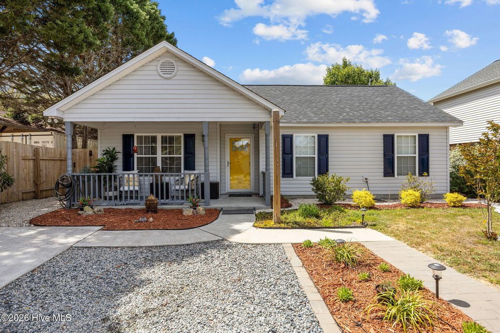 111 NW 10th Street, Oak Island, NC 28465