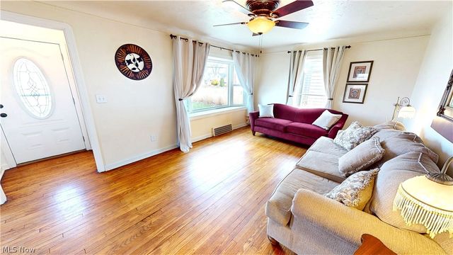 32706 Lake Shore Boulevard, Willowick, OH 44095