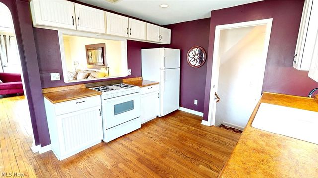 32706 Lake Shore Boulevard, Willowick, OH 44095