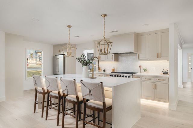 12151 Crestline Avenue, Dallas, TX 75244
