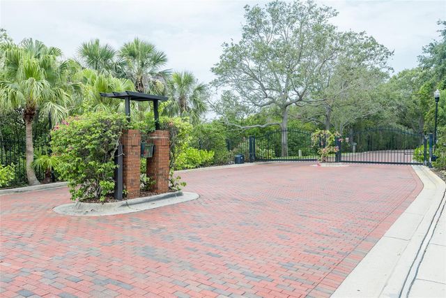 2876 BAYSHORE TRAILS DRIVE, Tampa, FL 33611