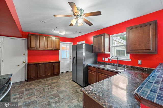 5030 ARNEY RD, Harrisburg, PA 17111