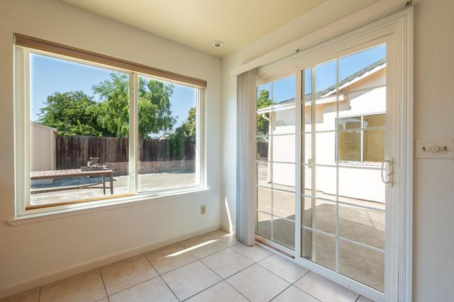 6861 Rancho Adobe Dr, Sacramento, CA 95828