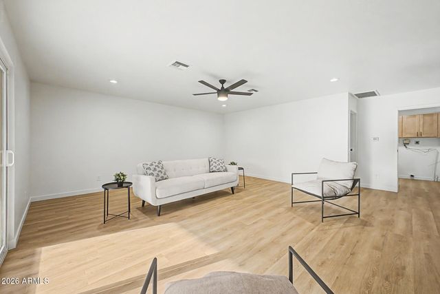 202 S KENNETH Place, Chandler, AZ 85226