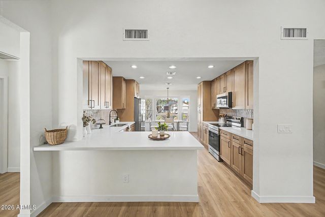 202 S KENNETH Place, Chandler, AZ 85226