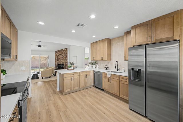 202 S KENNETH Place, Chandler, AZ 85226