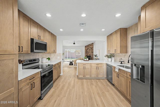 202 S KENNETH Place, Chandler, AZ 85226