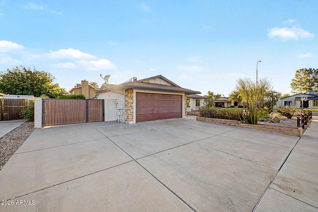 202 S KENNETH Place, Chandler, AZ 85226