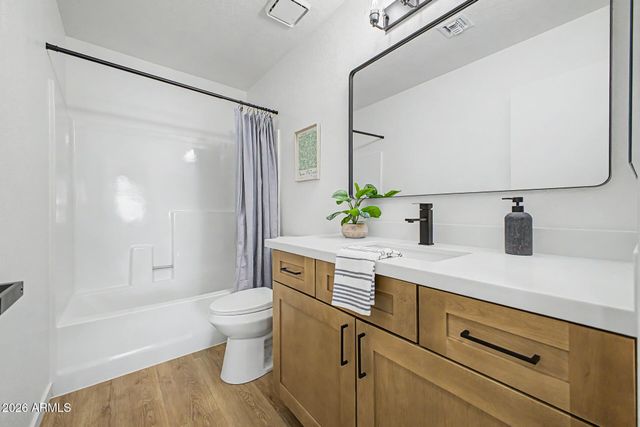 202 S KENNETH Place, Chandler, AZ 85226