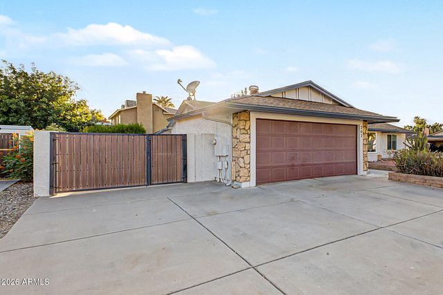 202 S KENNETH Place, Chandler, AZ 85226