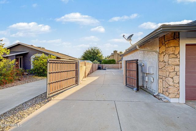 202 S KENNETH Place, Chandler, AZ 85226