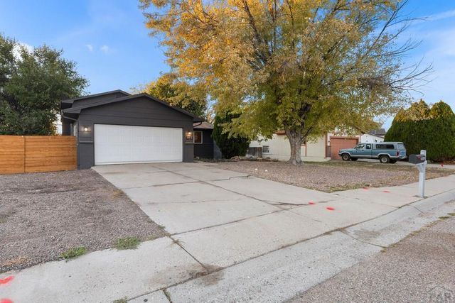 4309 Blueflax Dr, Pueblo, CO 81001