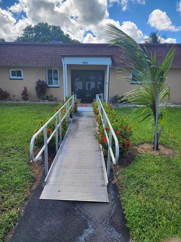 1616 Crandon Avenue, Mangonia Park, FL 33407