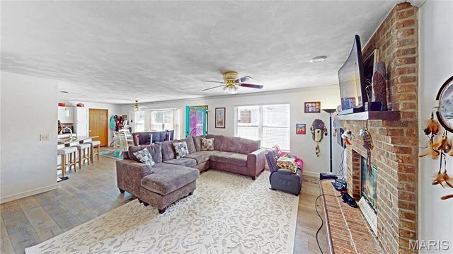 3284 Tanglebrook Drive, Belleville, IL 62221