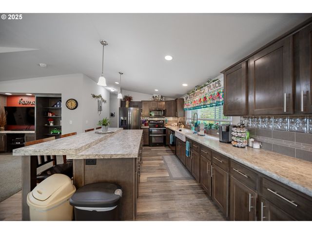 90807 N BANK Ln, Coquille, OR 97423