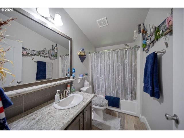 90807 N BANK Ln, Coquille, OR 97423