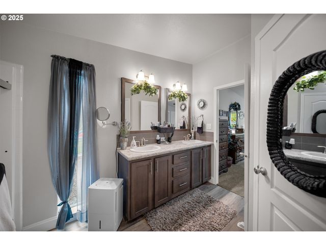 90807 N BANK Ln, Coquille, OR 97423