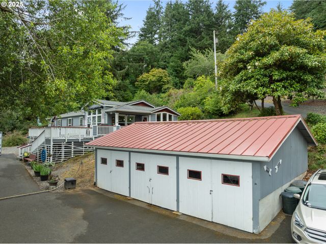 90807 N BANK Ln, Coquille, OR 97423