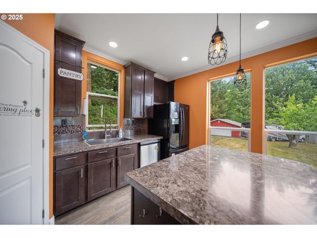 90807 N BANK Ln, Coquille, OR 97423