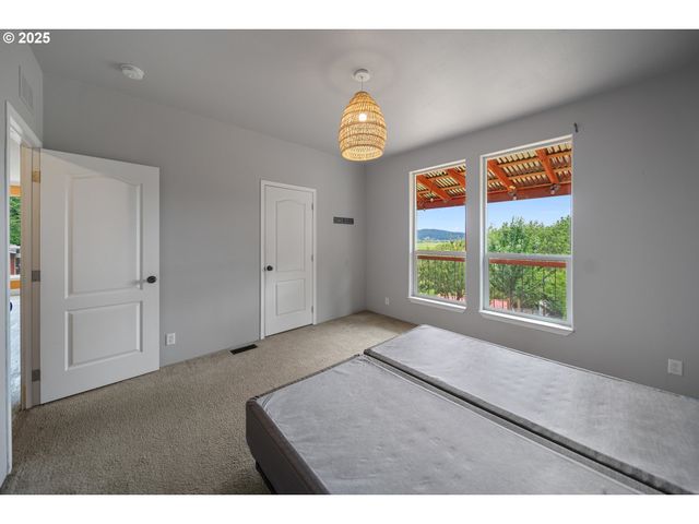 90807 N BANK Ln, Coquille, OR 97423