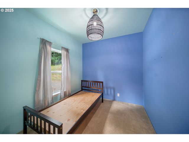 90807 N BANK Ln, Coquille, OR 97423