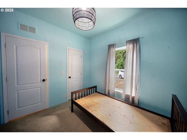 90807 N BANK Ln, Coquille, OR 97423