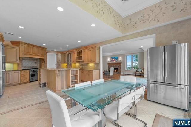 1 Euclid Road, Fort Lee, NJ 07024