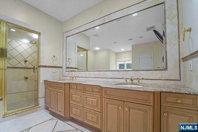 1 Euclid Road, Fort Lee, NJ 07024