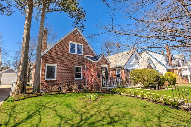 24 Beechhurst Avenue, Floral Park, NY 11001