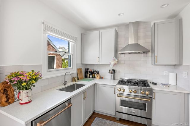 24 Beechhurst Avenue, Floral Park, NY 11001