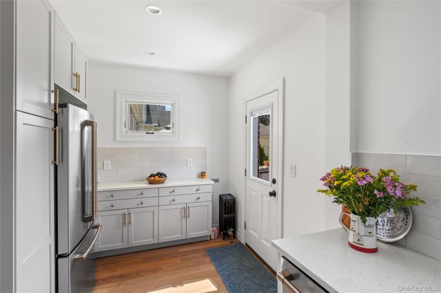 24 Beechhurst Avenue, Floral Park, NY 11001