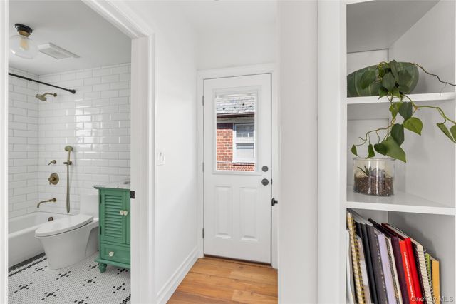 24 Beechhurst Avenue, Floral Park, NY 11001