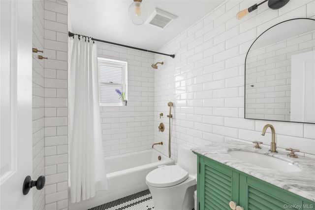 24 Beechhurst Avenue, Floral Park, NY 11001