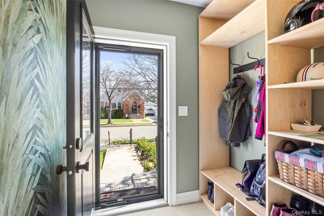 24 Beechhurst Avenue, Floral Park, NY 11001