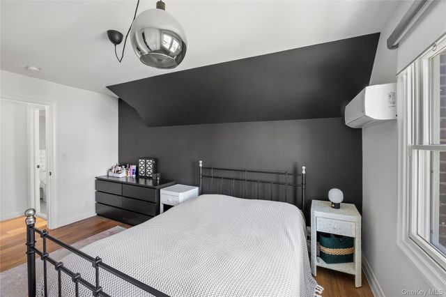 24 Beechhurst Avenue, Floral Park, NY 11001