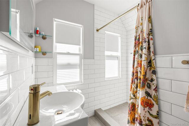 24 Beechhurst Avenue, Floral Park, NY 11001