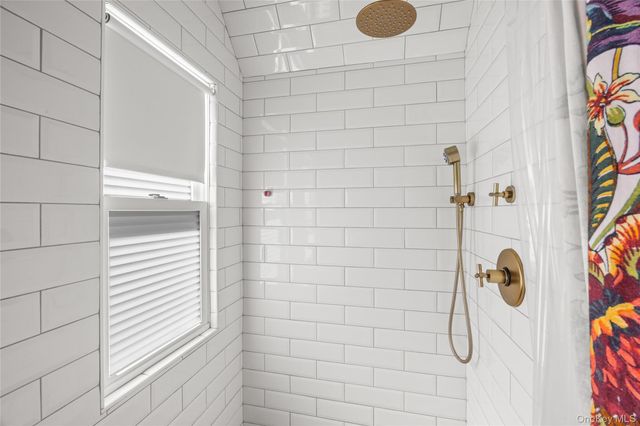 24 Beechhurst Avenue, Floral Park, NY 11001